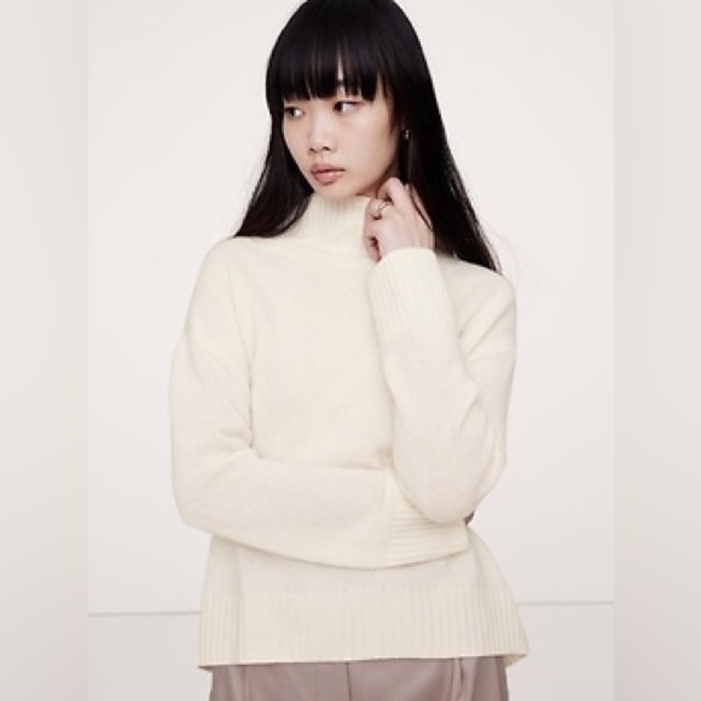 Banana Republic Oversized Cream Cashmere Turtleneck Sweater